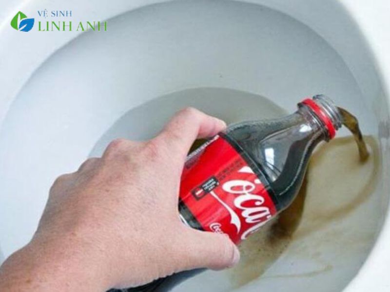 Cách tẩy bồn cầu bị ố vàng lâu ngày